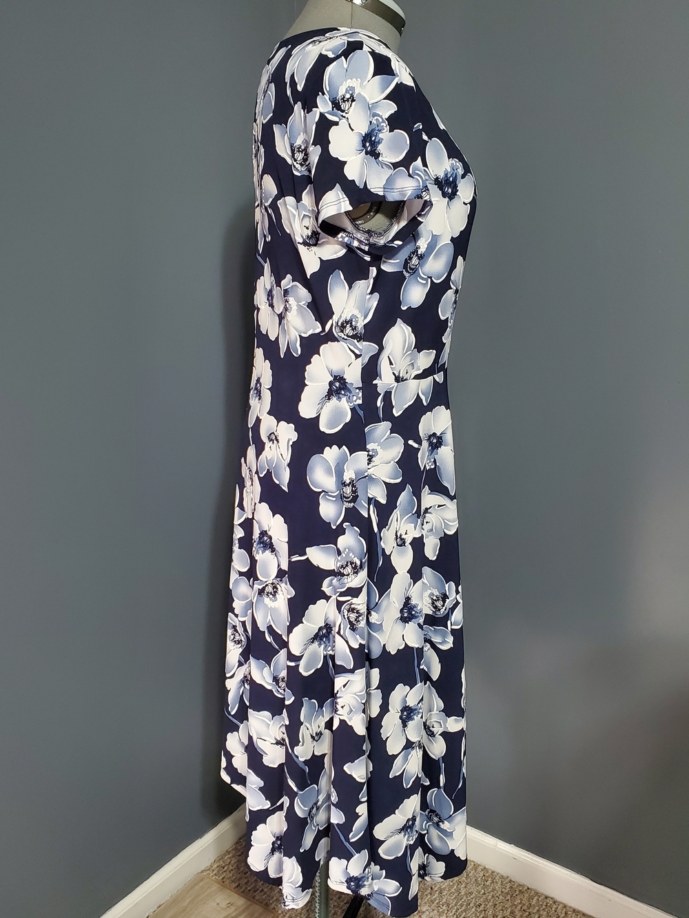 Perceptions Navy and White Floral Wrap-Style Midi Dress Asymmetrical Hem Size L - Picture 4 of 7